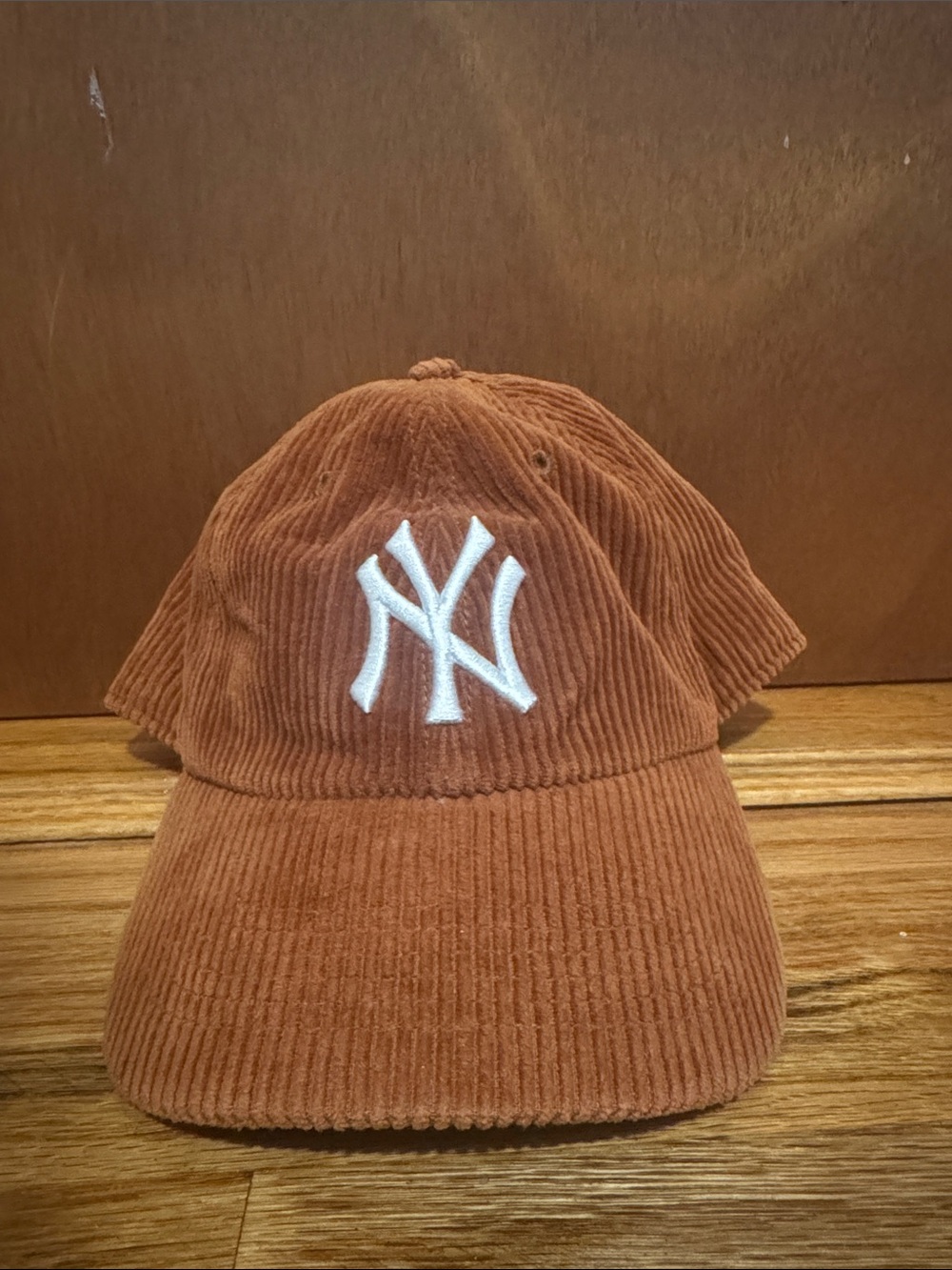 Corduroy New York Yankees Baseball Cap with White Embroidered Logo - Brown